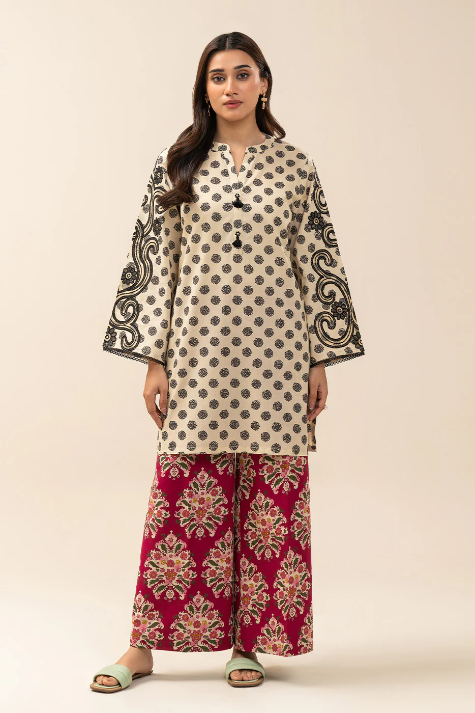 2 PIECE EMBROIDERED LAWN SUIT-MAGENTA DOTS (UNSTITCHED) - Image 6