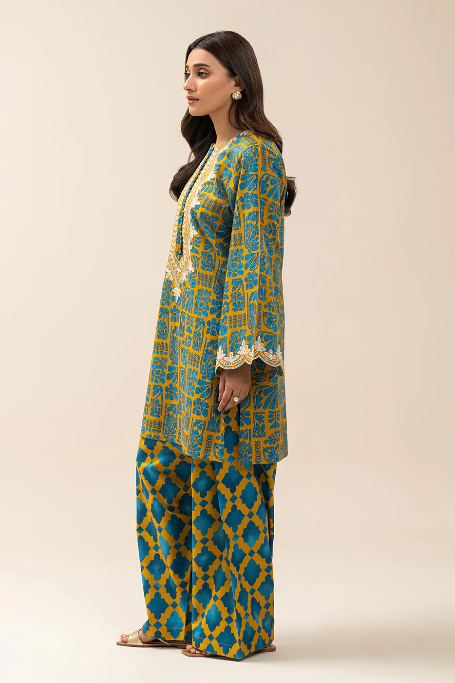 2 PIECE EMBROIDERED LAWN SUIT-AMBER MAZE (UNSTITCHED) - Image 2