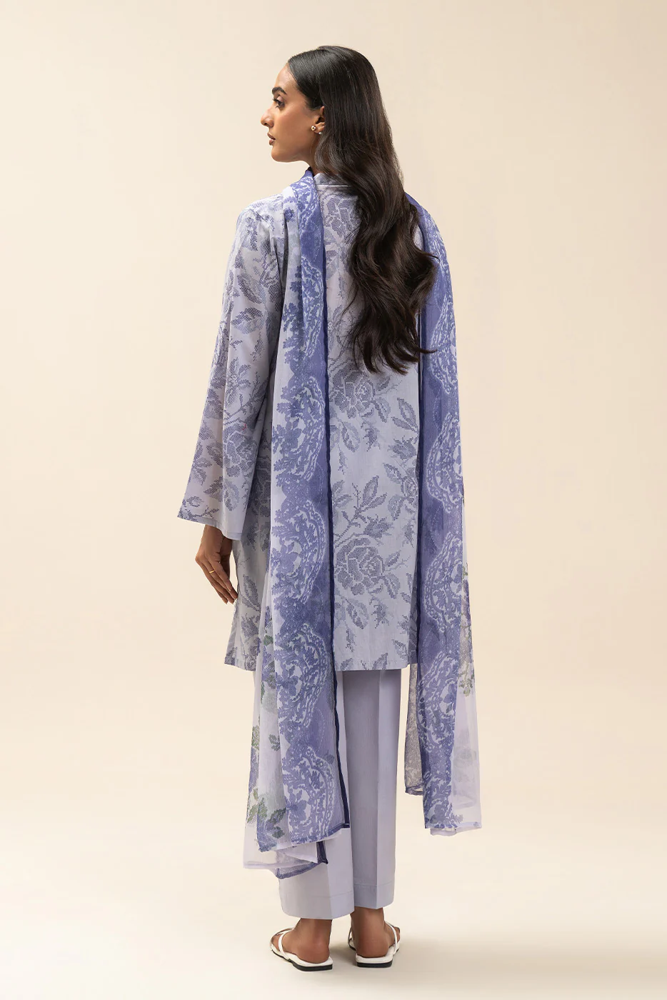 3 PIECE EMBROIDERED LAWN SUIT-LAVENDER SECRET (UNSTITCHED) - Image 3