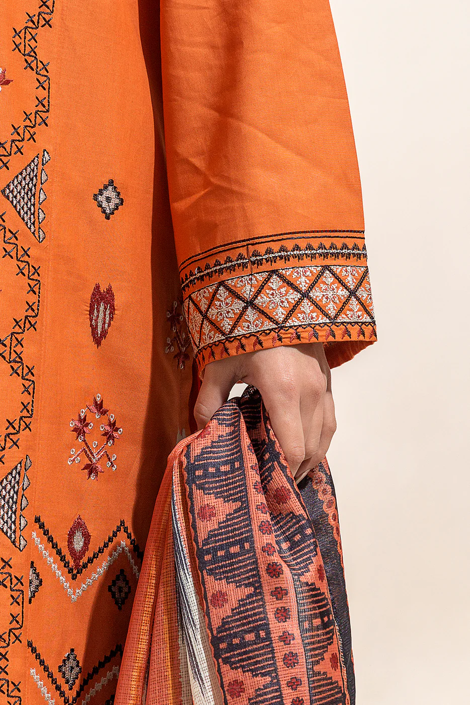 2 PIECE EMBROIDERED LAWN SUIT-RADIANT TRIBE (UNSTITCHED) - Image 3
