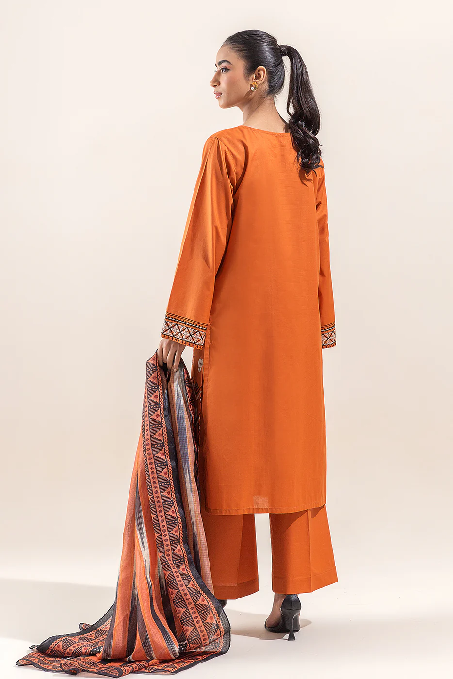 2 PIECE EMBROIDERED LAWN SUIT-RADIANT TRIBE (UNSTITCHED) - Image 5