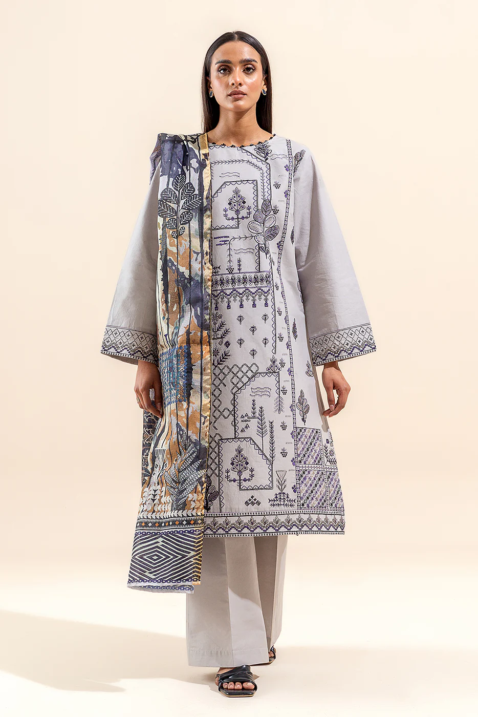 2 PIECE EMBROIDERED LAWN SUIT-ROYAL LEGACY (UNSTITCHED) - Image 2