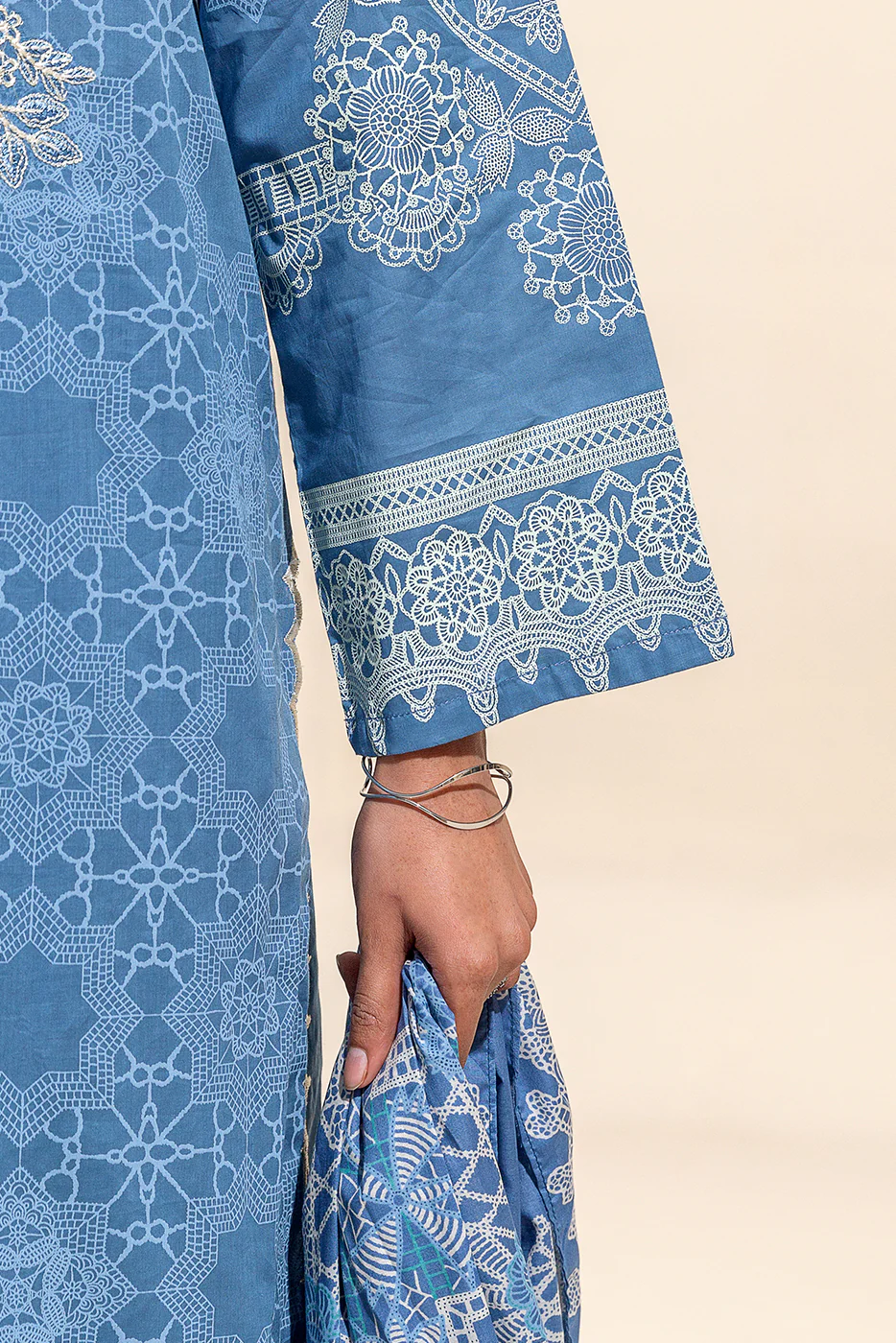 3 PIECE EMBROIDERED LAWN SUIT-BERYL GREY (UNSTITCHED) - Image 3
