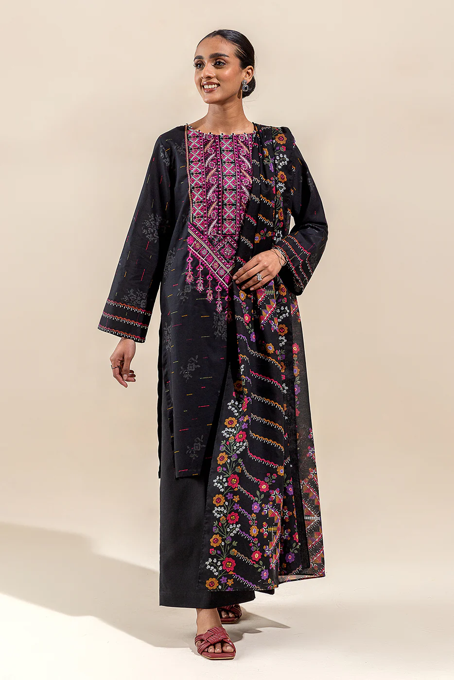 3 PIECE EMBROIDERED LAWN SUIT-BLACK BREEZE(UNSTITCHED) - Image 2