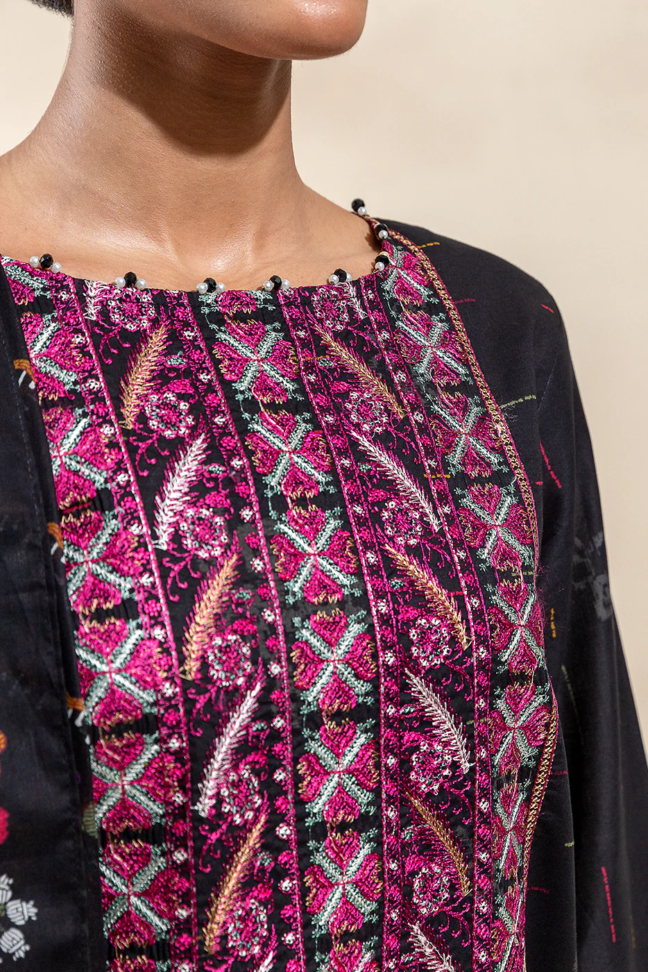 3 PIECE EMBROIDERED LAWN SUIT-BLACK BREEZE(UNSTITCHED) - Image 4