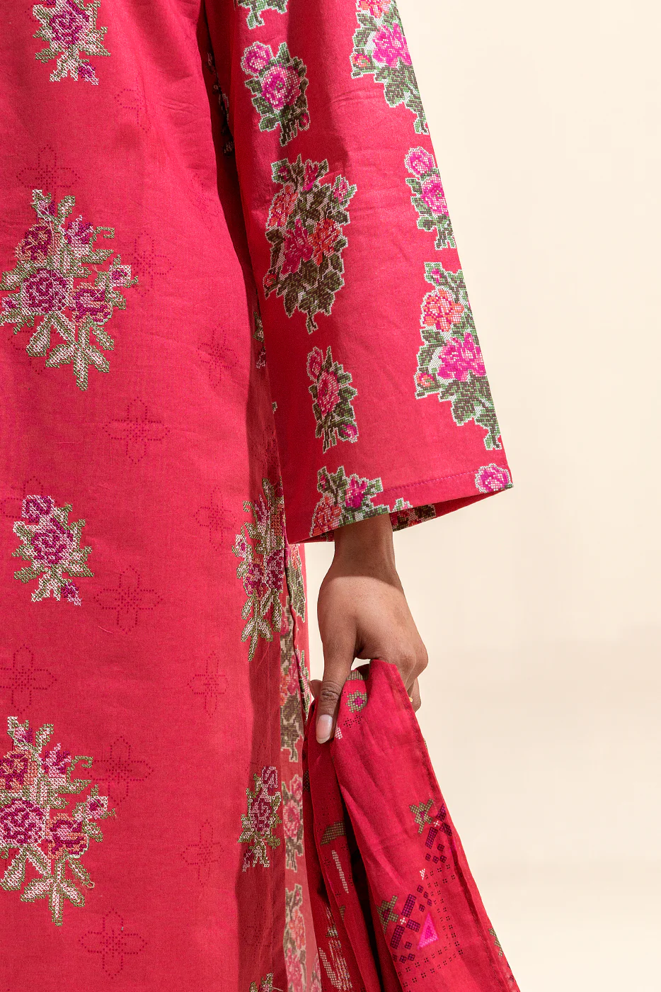 3 PIECE EMBROIDERED LAWN SUIT-FLORAISON BLAZE (UNSTITCHED) - Image 3