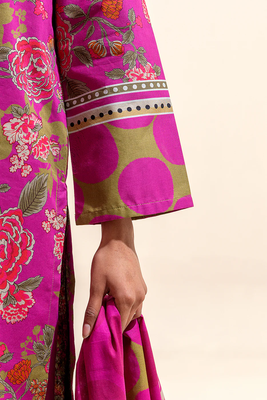 3 PIECE PRINTED LAWN SUIT-FLORET PUNCH (UNSTITCHED) - Image 3