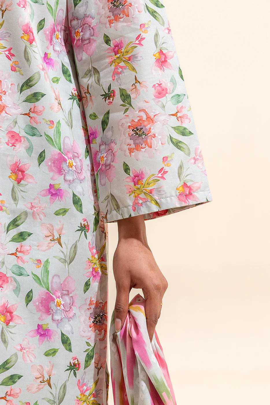 3 PIECE PRINTED LAWN SUIT-SUMMER DEW (UNSTITCHED) - Image 3