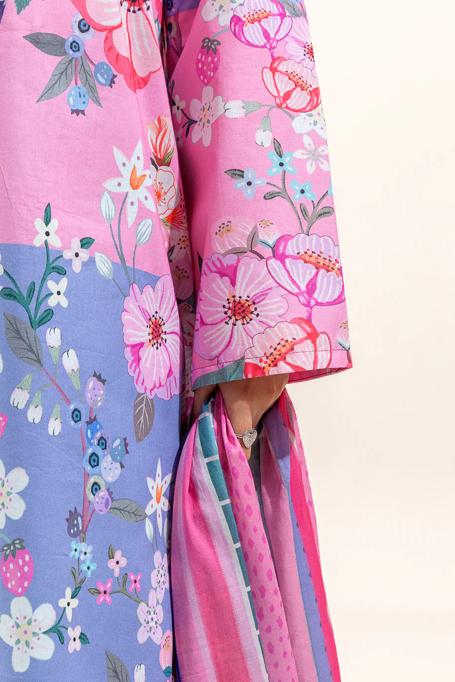 3 PIECE PRINTED LAWN SUIT-CANDY GLOOM (UNSTITCHED) - Image 3
