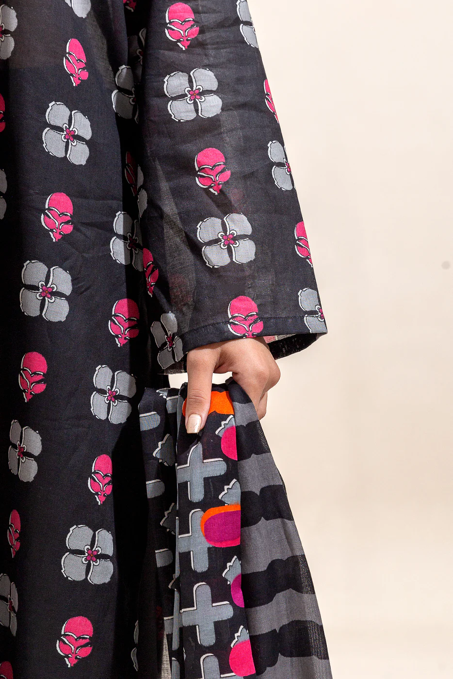 3 PIECE PRINTED LAWN SUIT-CHARCOAL ART (UNSTITCHED) - Image 3