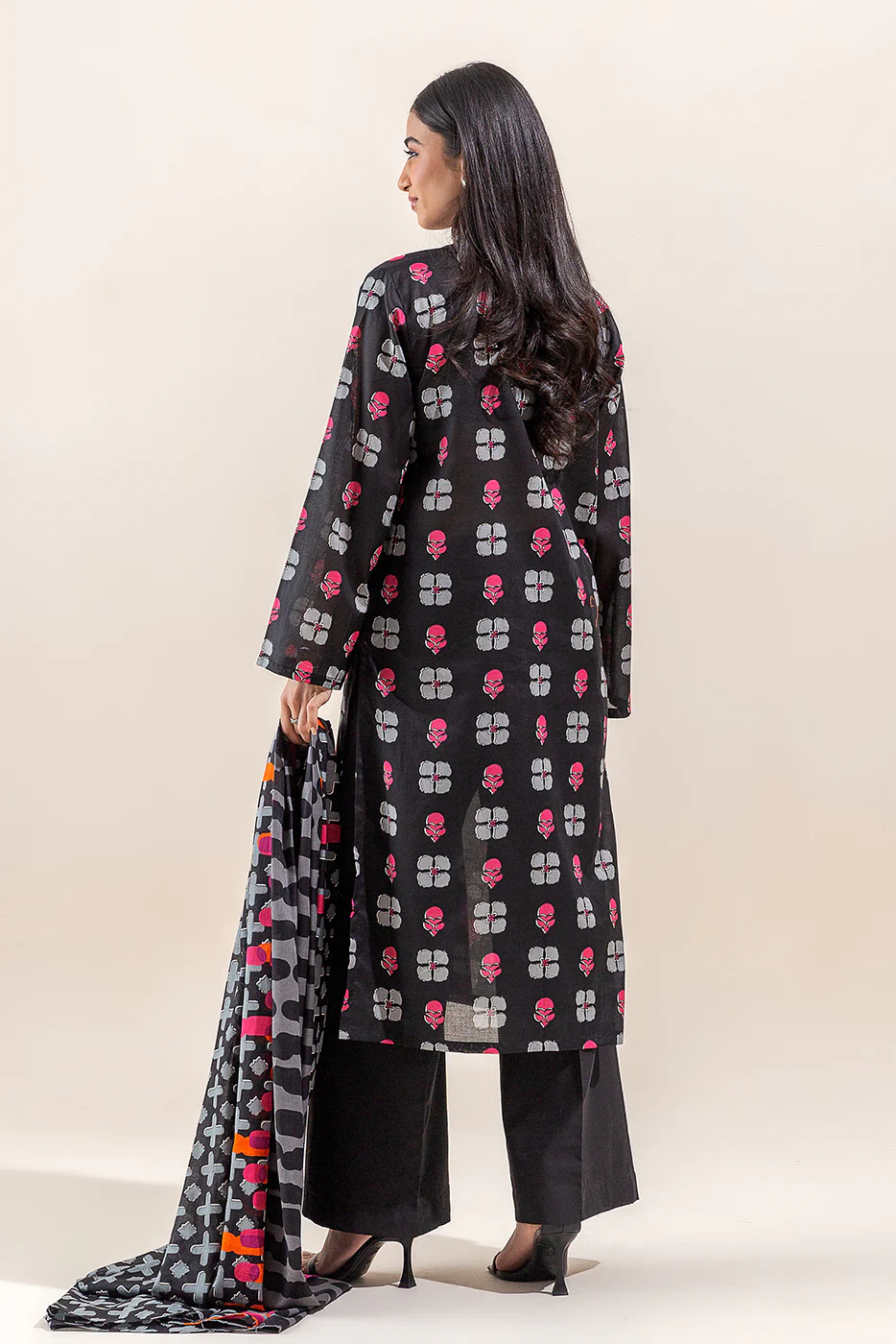 3 PIECE PRINTED LAWN SUIT-CHARCOAL ART (UNSTITCHED) - Image 4