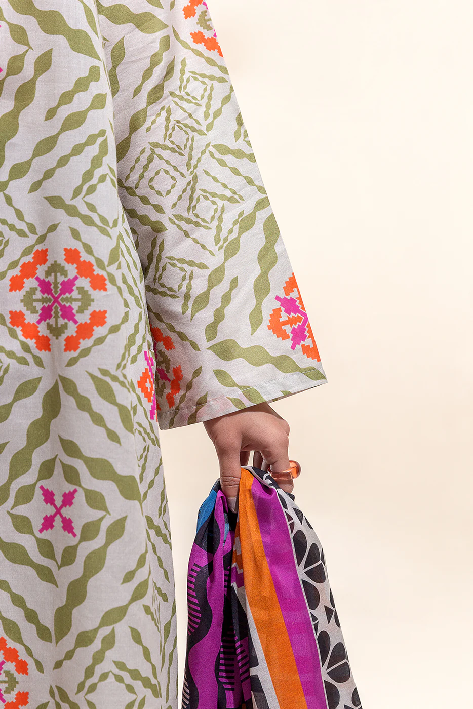 3 PIECE PRINTED LAWN SUIT-FROZEN DEW (UNSTITCHED) - Image 3