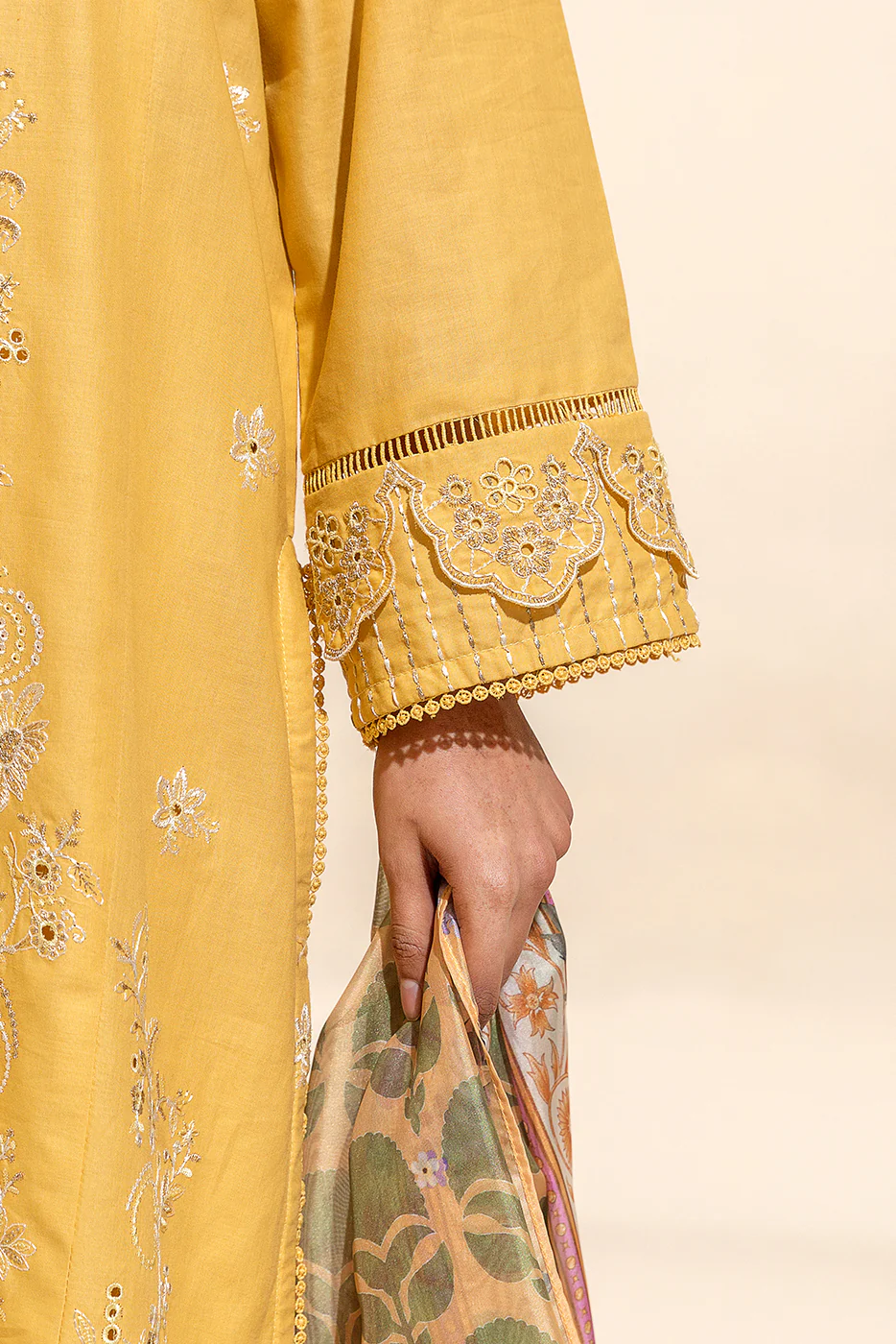 3 PIECE EMBROIDERED LAWN SUIT-VANILLA GLARE (UNSTITCHED) - Image 3