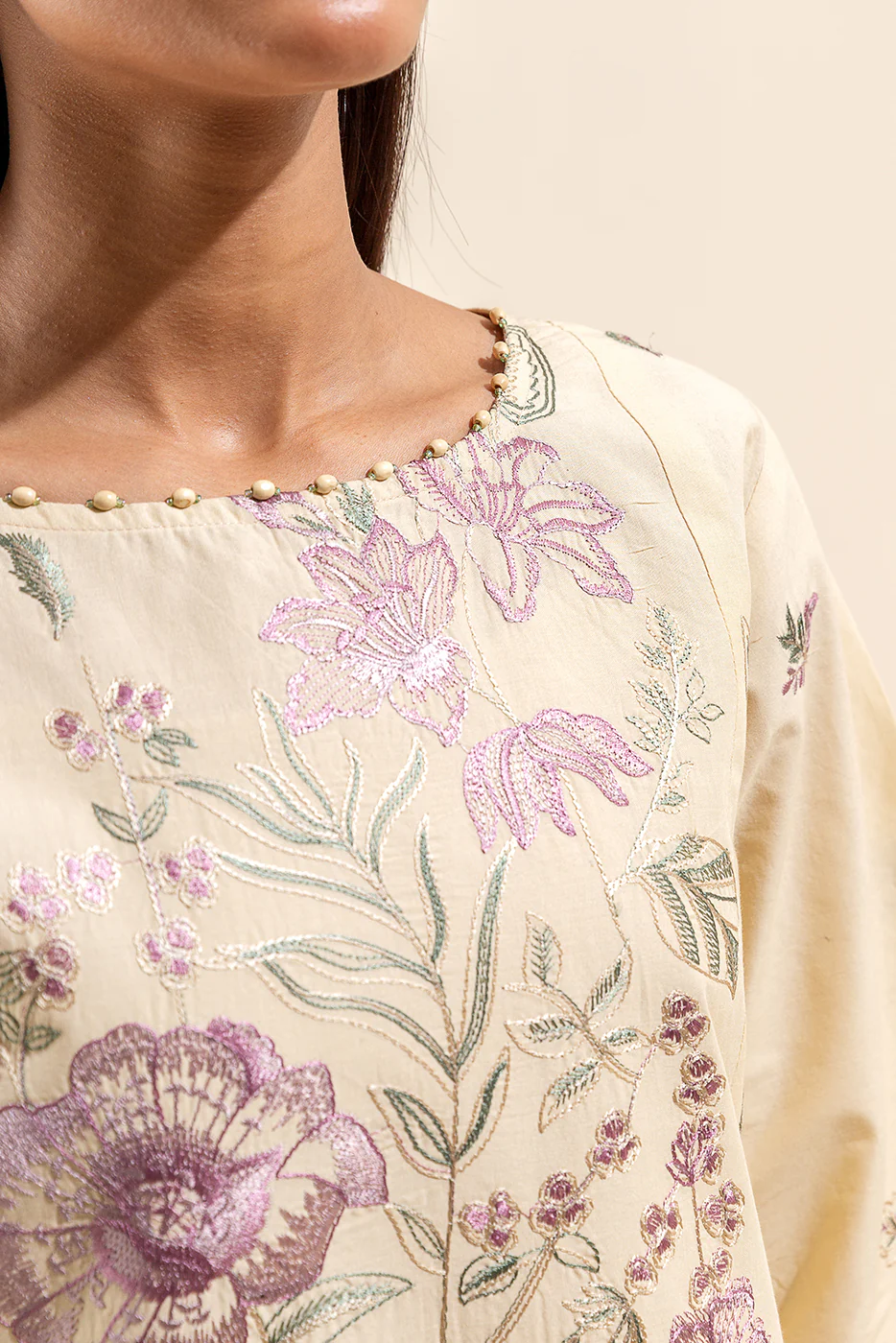 2 PIECE EMBROIDERED LAWN SUIT-DIVINE AURA (UNSTITCHED) - Image 4