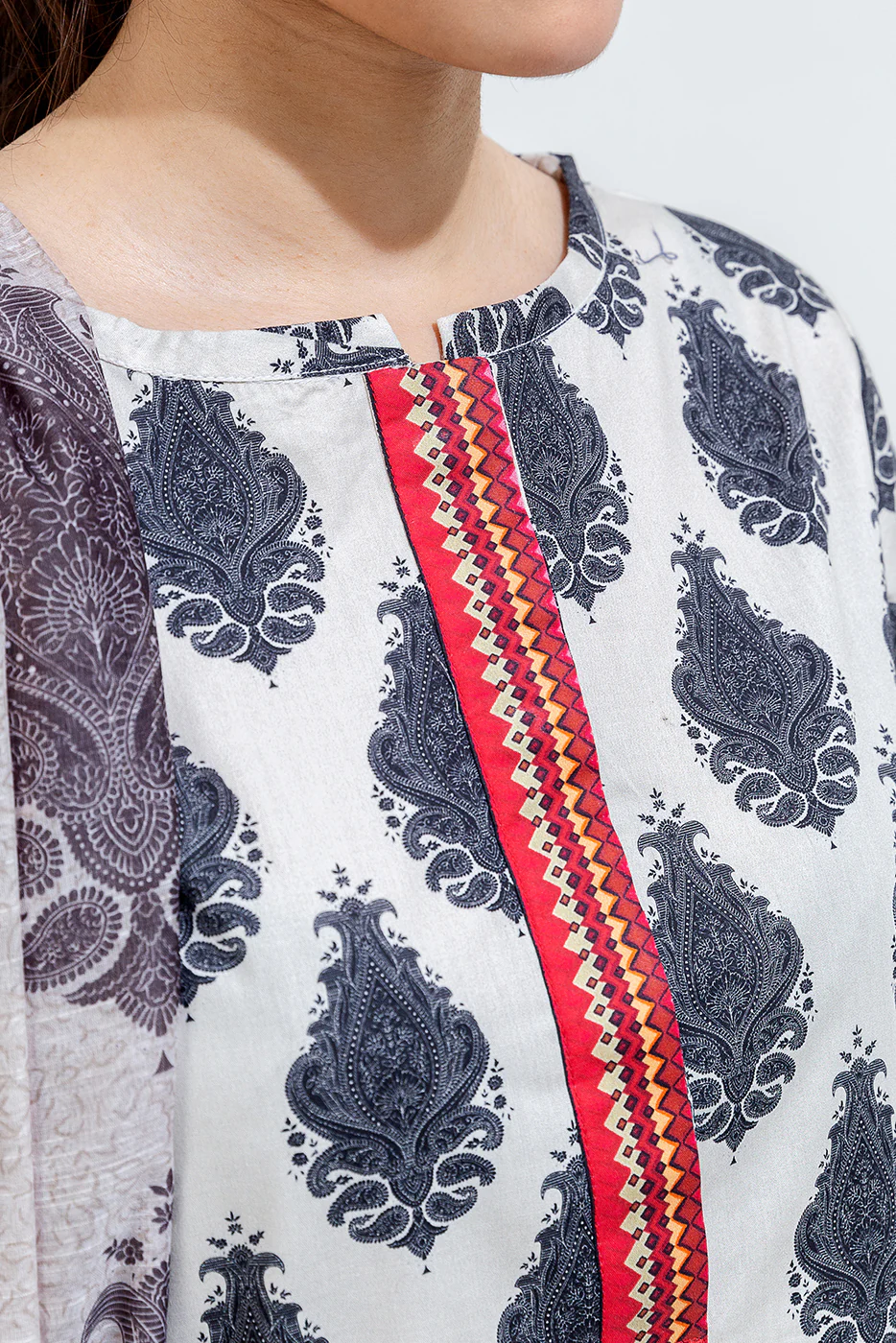 2 PIECE PRINTED CAMBRIC SUIT (PRET) - Image 4