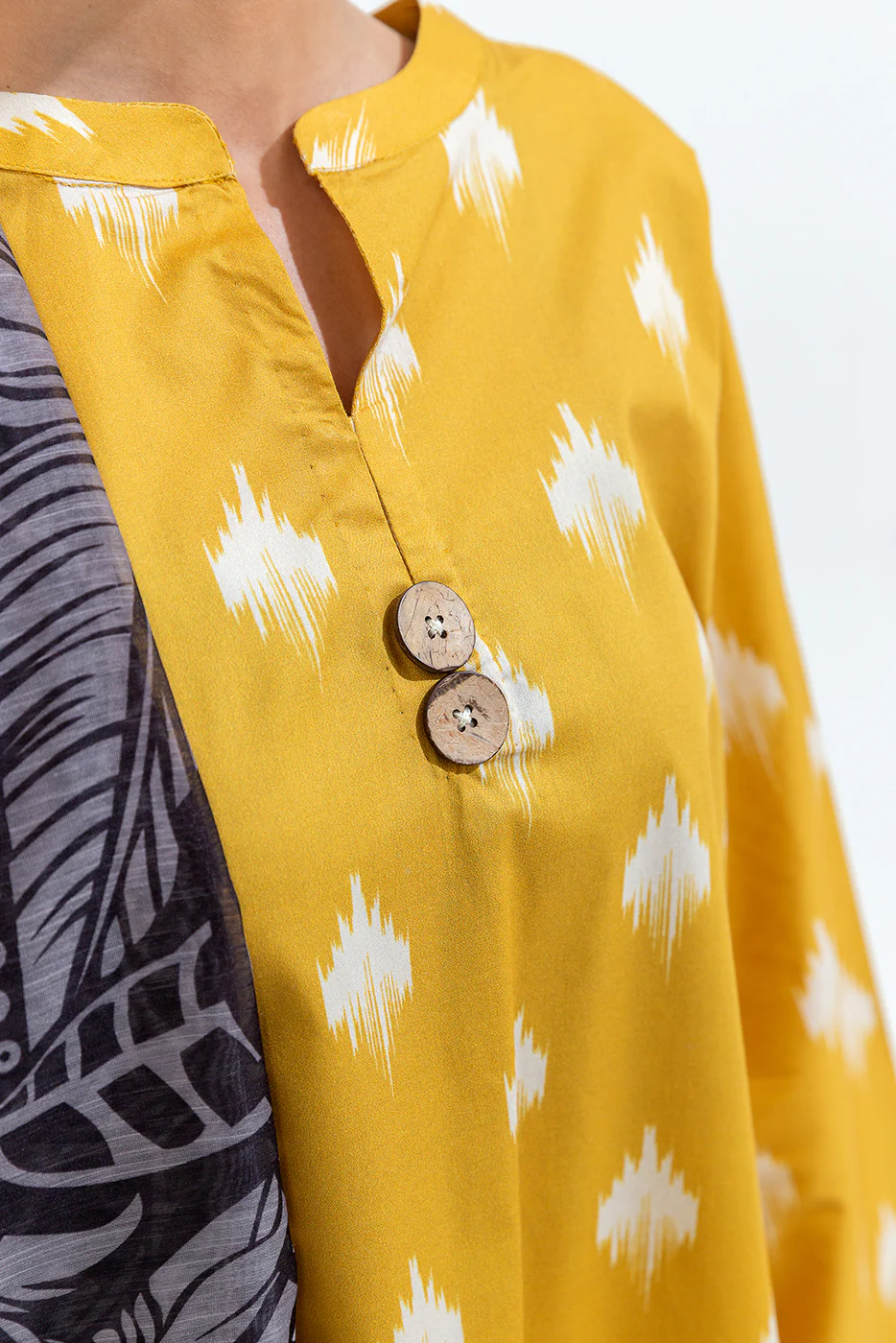 2 PIECE PRINTED CAMBRIC SUIT (PRET) - Image 2
