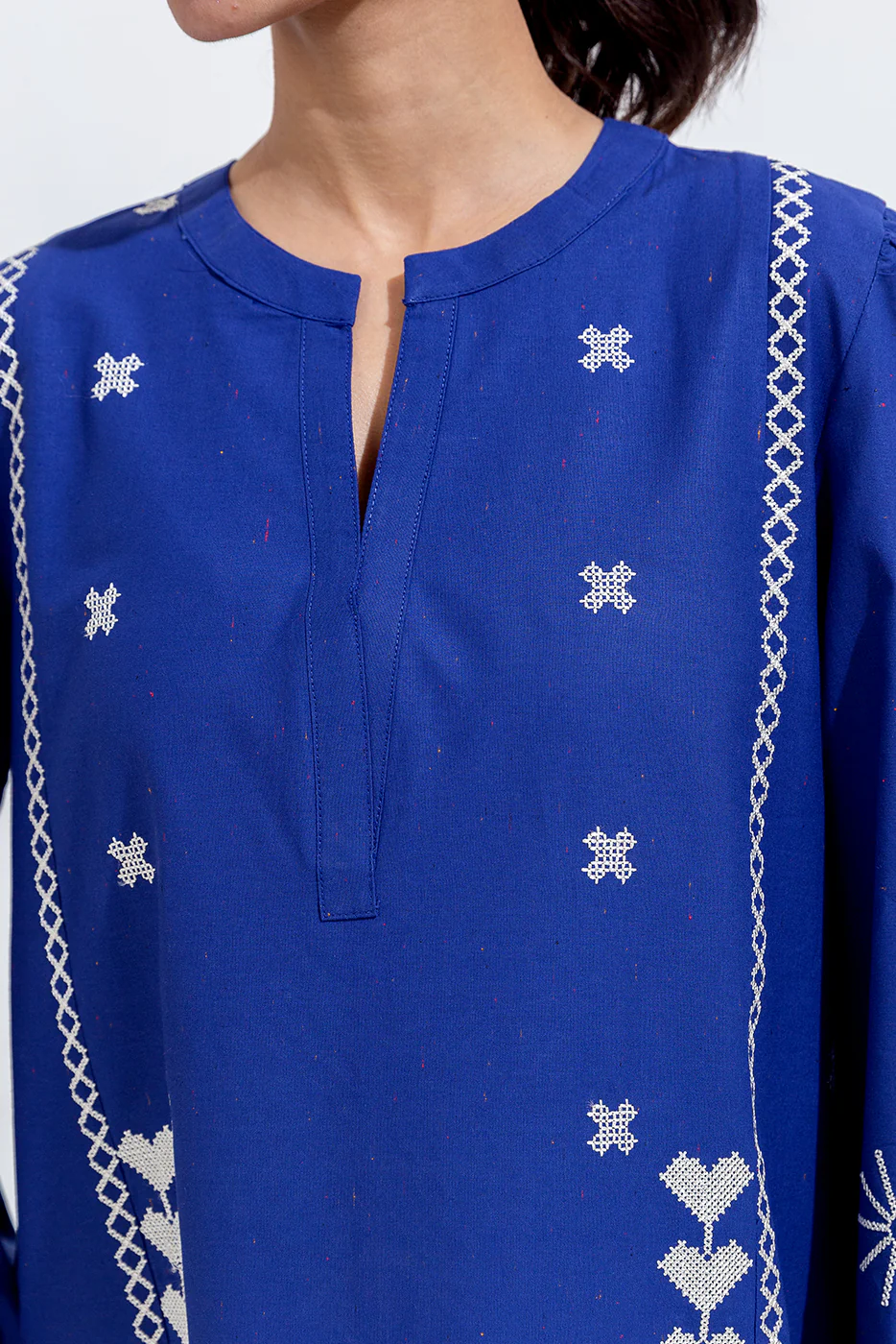 EMBROIDERED CAMBRIC TOP (PRET) - Image 4
