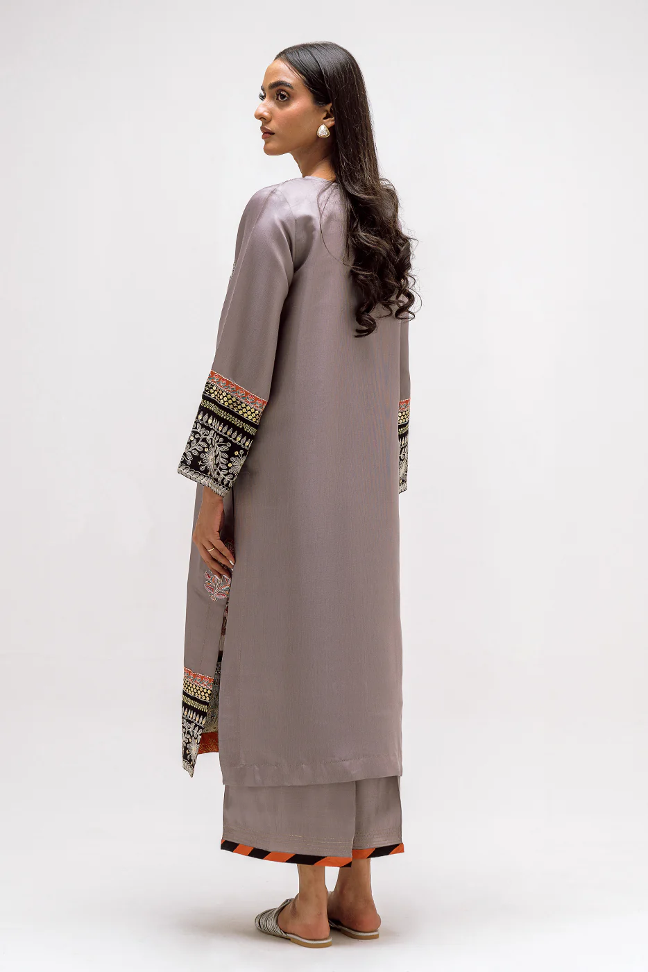 2 PIECE EMBROIDERED SILK SUIT (LUXURY-PRET) - Image 3