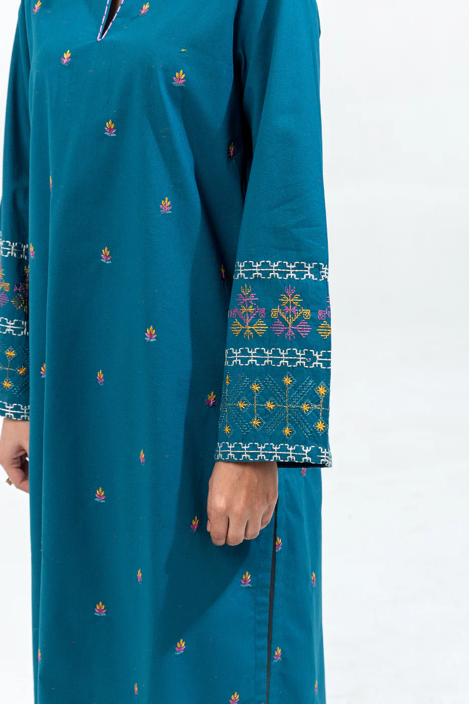 EMBROIDERED CAMBRIC SHIRT (PRET) - Image 5