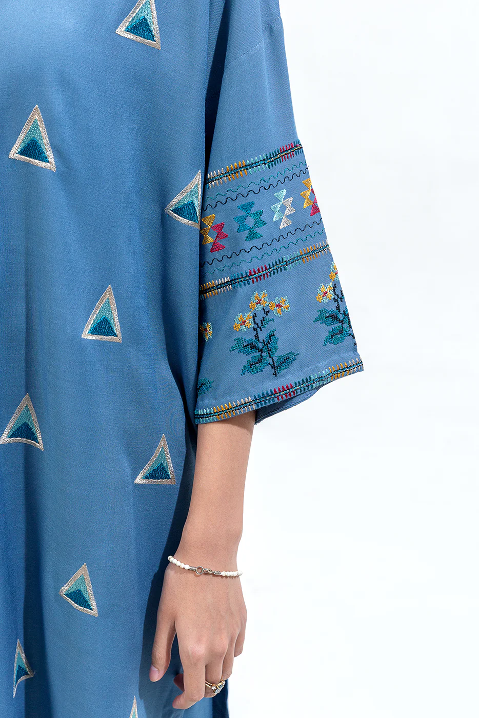 2 PIECE EMBROIDERED VISCOSE SUIT (PRET) - Image 4