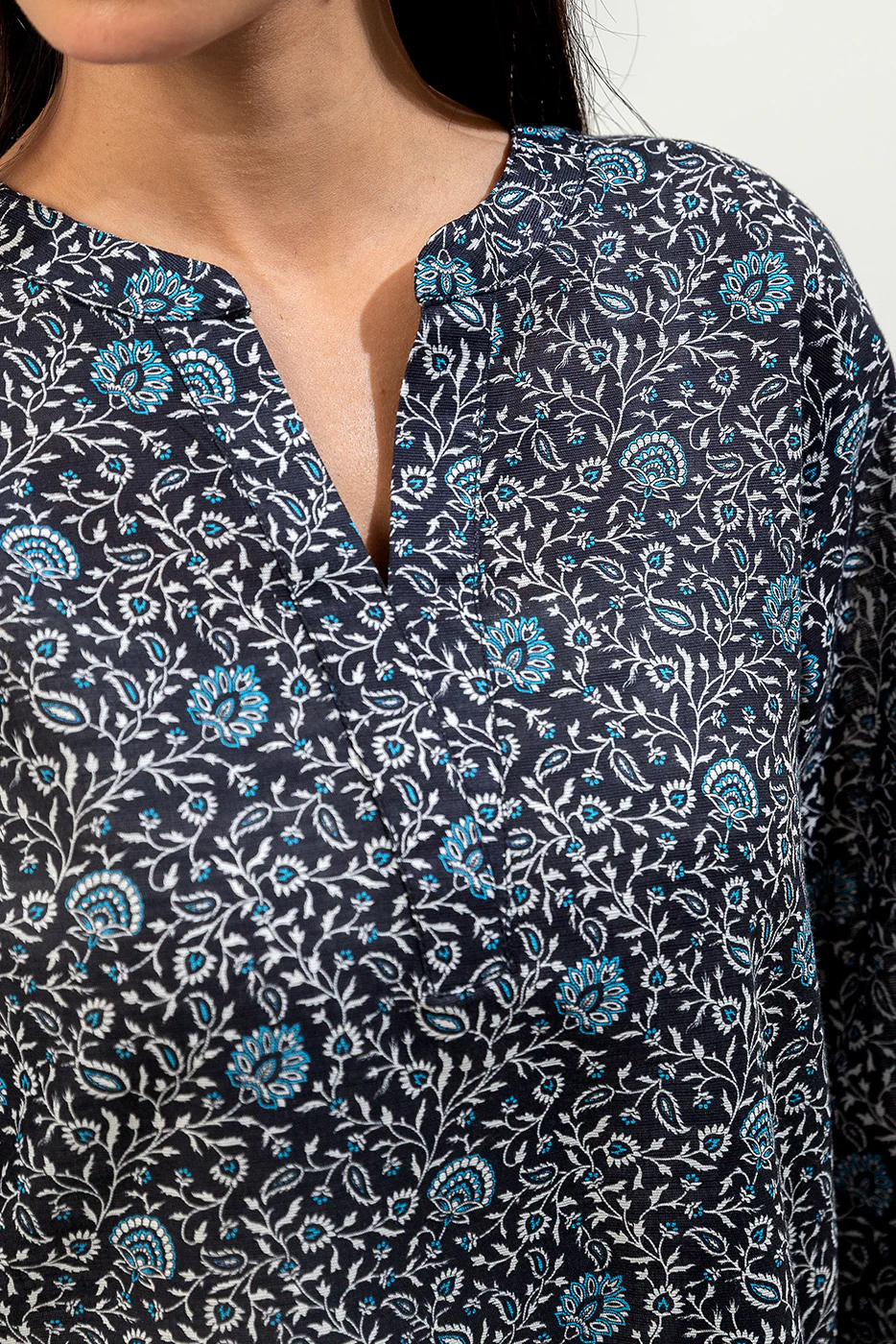2 PIECE PRINTED KHADDAR SUIT (PRET) - Image 4