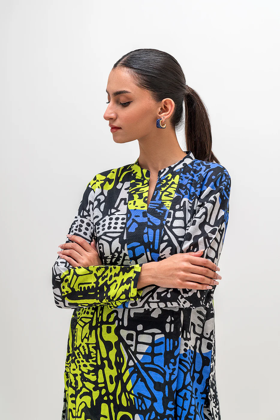2 PIECE PRINTED KHADDAR SUIT (PRET) - Image 3