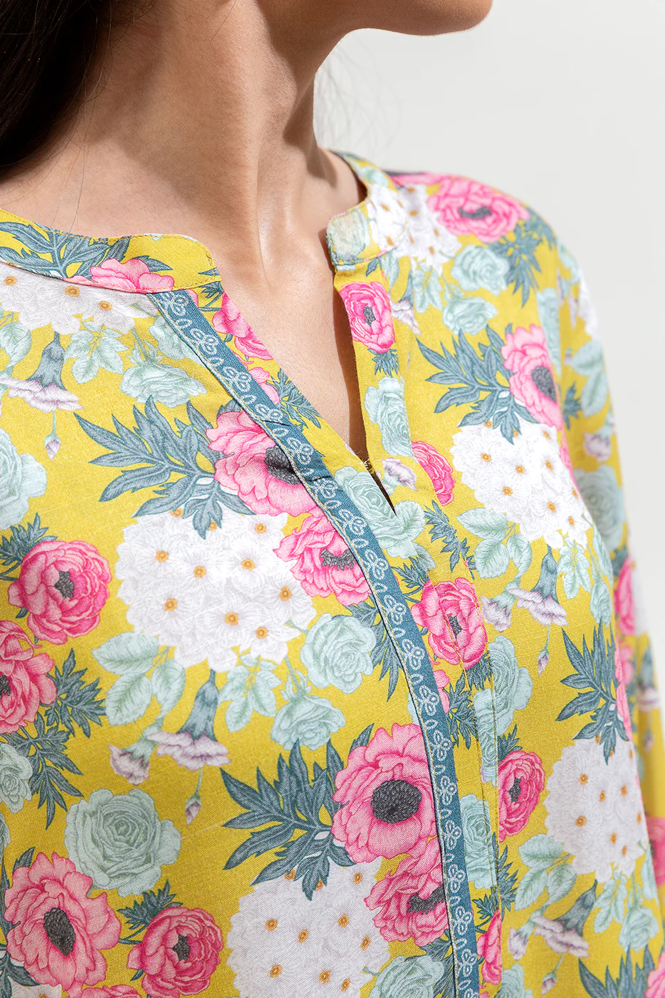 2 PIECE PRINTED VISCOSE SUIT (PRET) - Image 4
