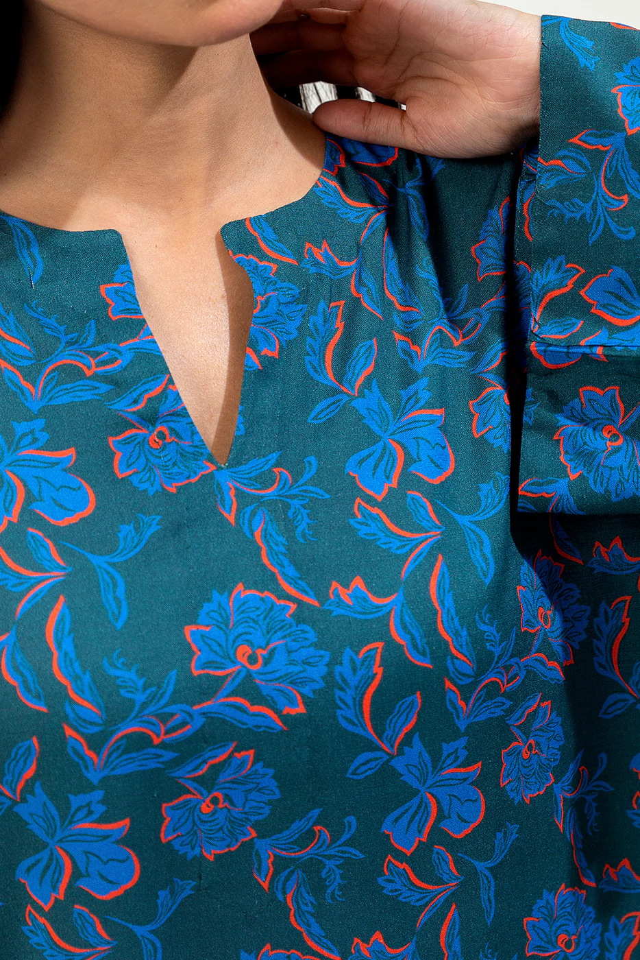 2 PIECE PRINTED VISCOSE SUIT (PRET) - Image 4