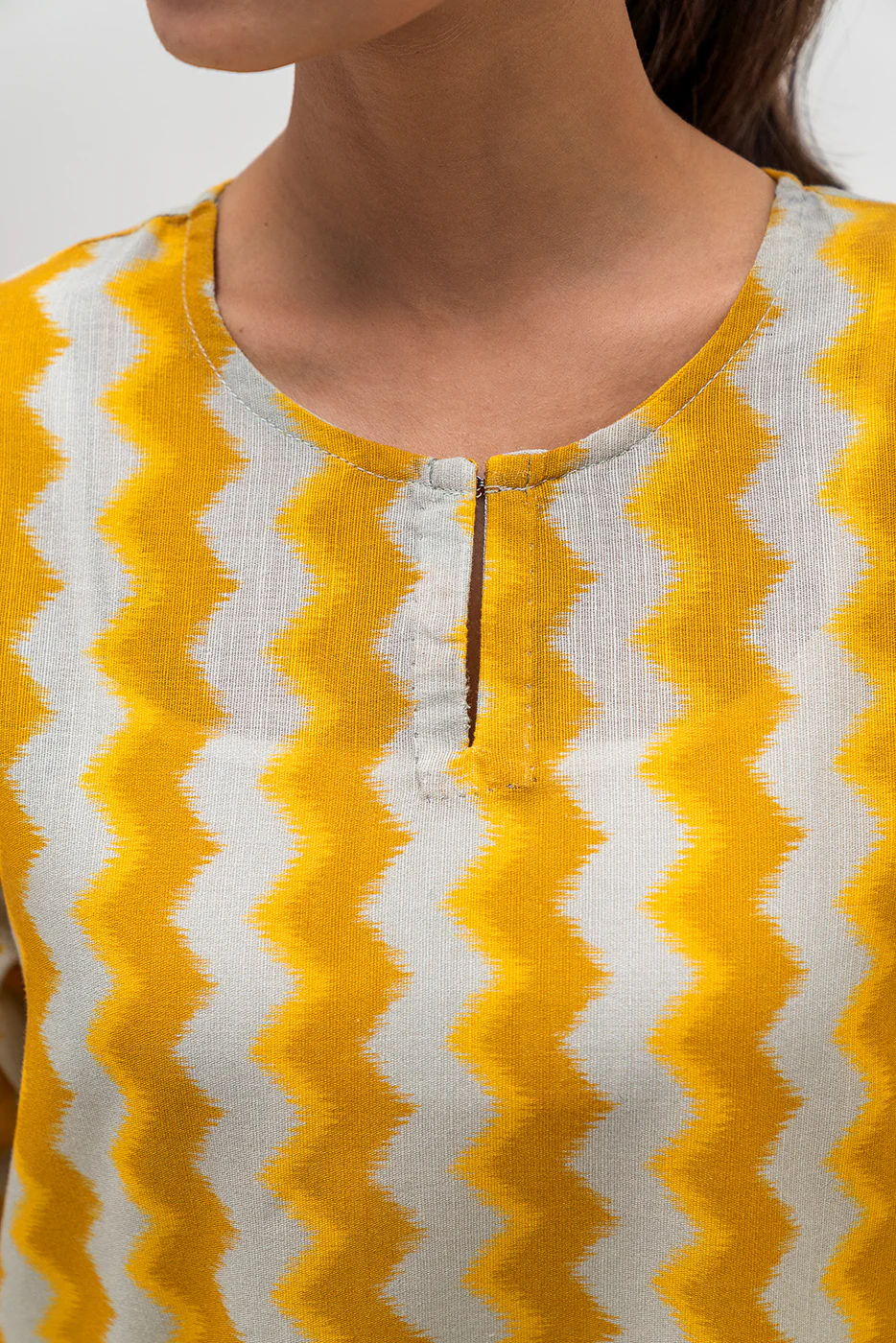2 PIECE PRINTED KHADDAR SUIT (PRET) - Image 5