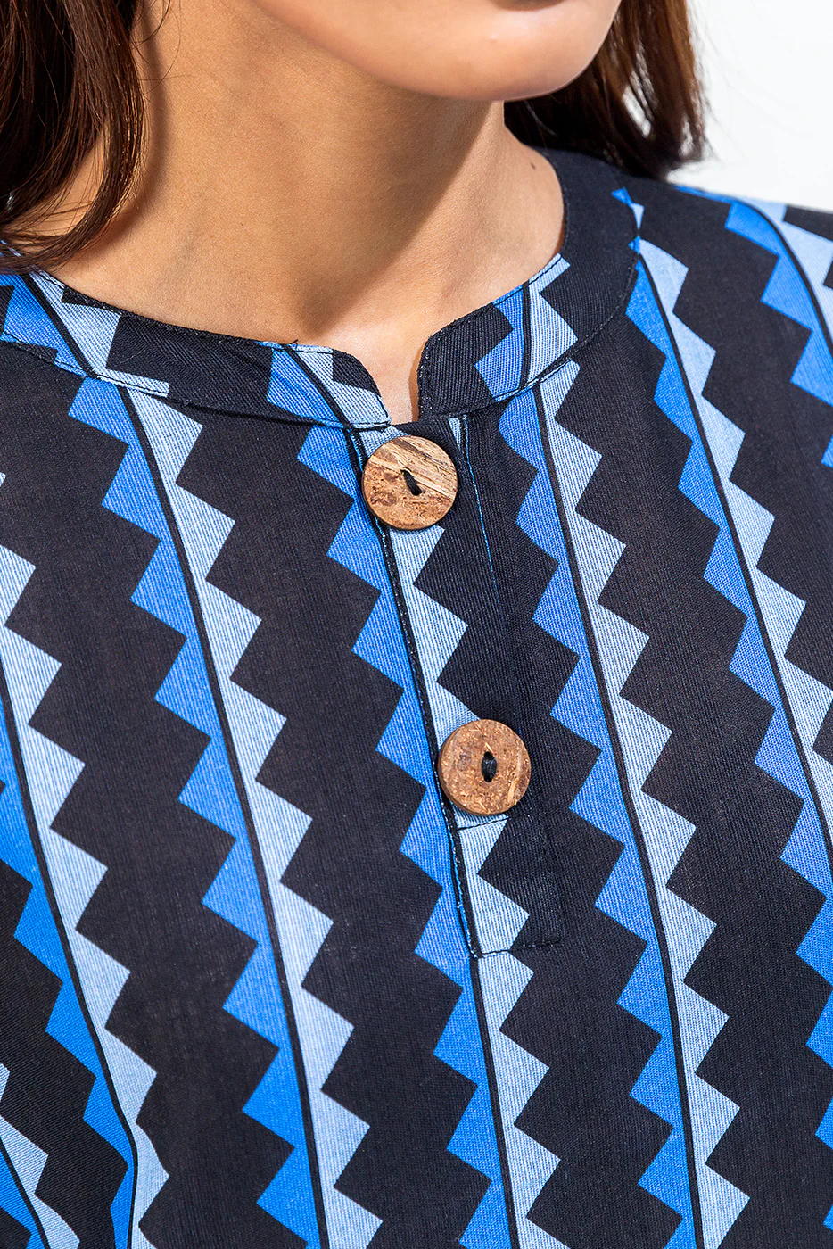 2 PIECE PRINTED KHADDAR SUIT (PRET) - Image 4