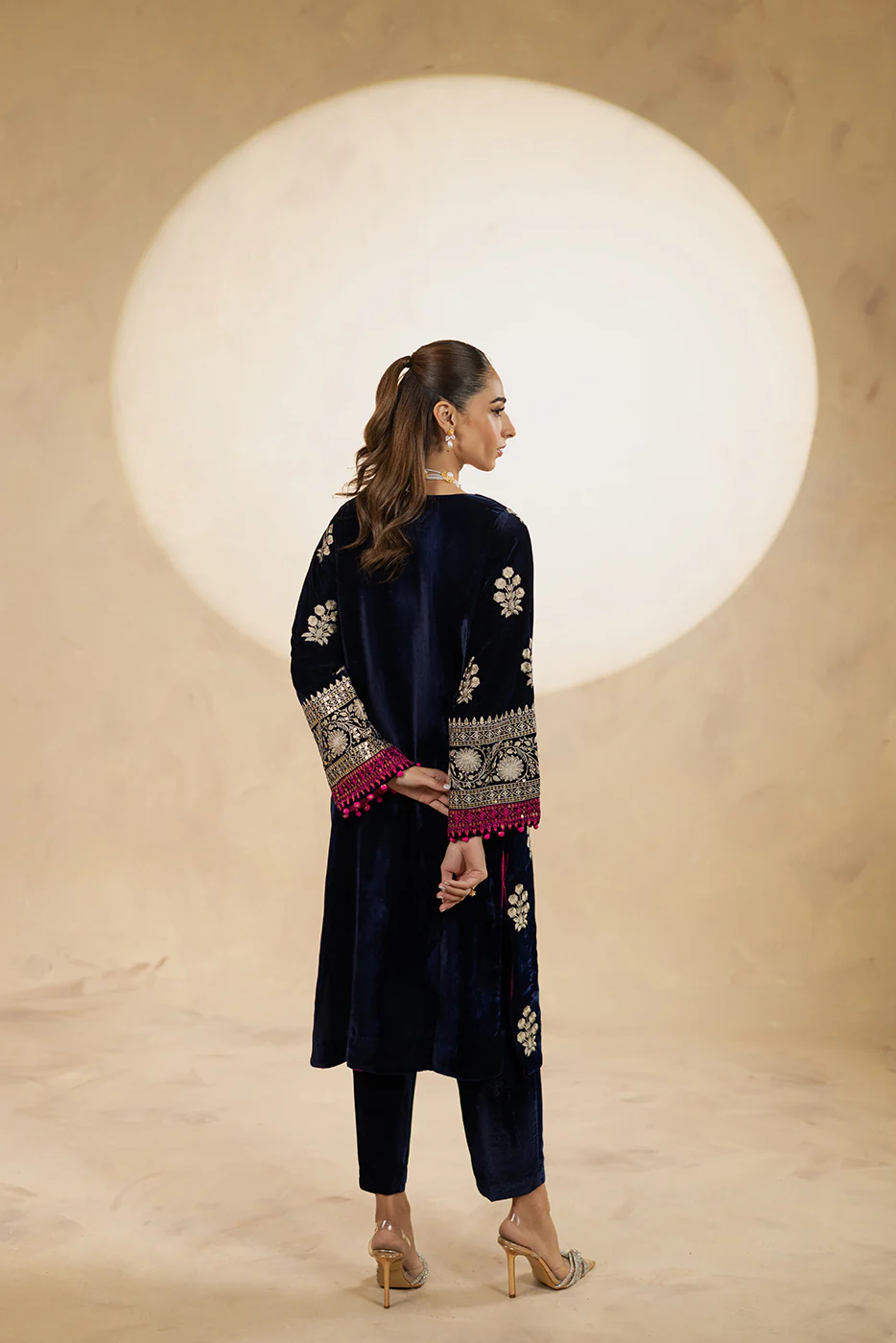 2 PIECE EMBROIDERED VELVET SUIT (LUXURY-PRET) - Image 4