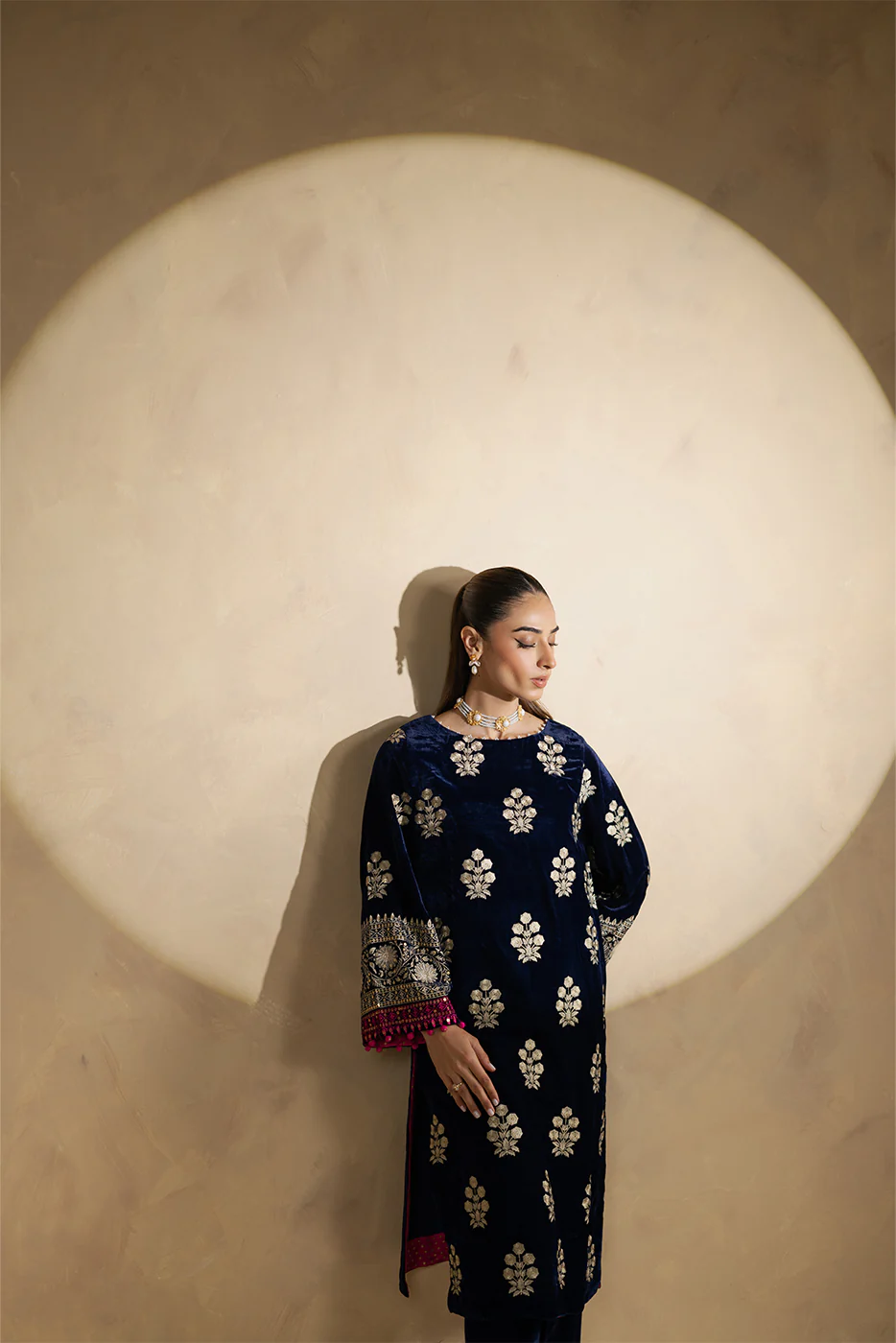 2 PIECE EMBROIDERED VELVET SUIT (LUXURY-PRET) - Image 5
