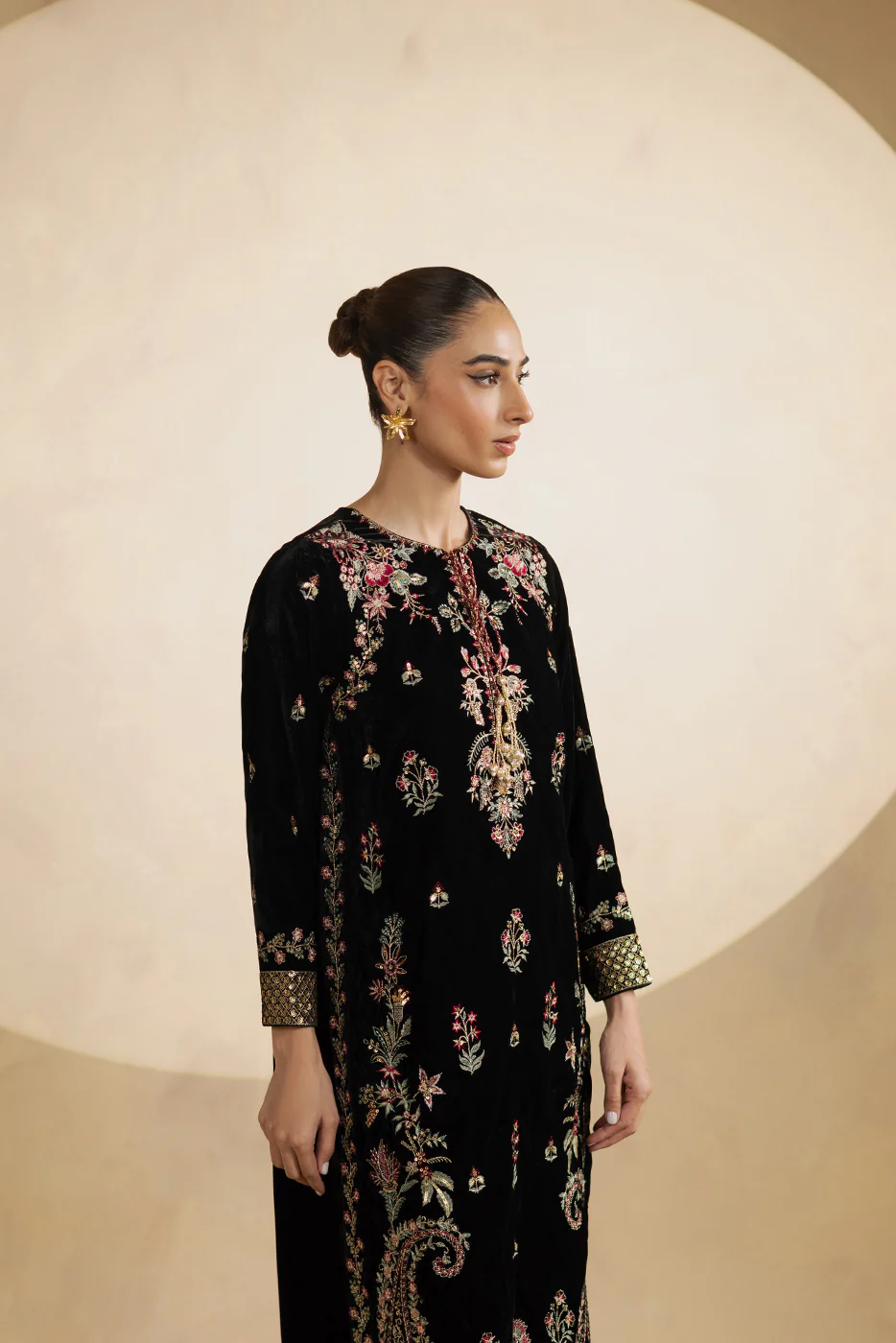 2 PIECE EMBROIDERED VELVET SUIT (LUXURY-PRET) - Image 3