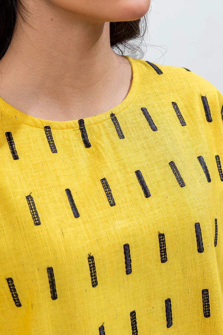 EMBROIDERED KHADDAR SHIRT (PRET) - Image 4