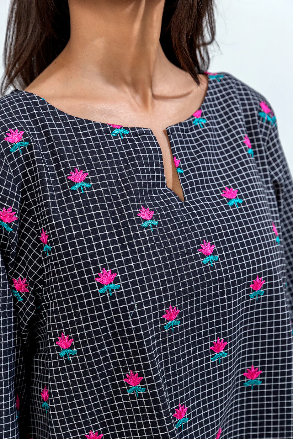 2 PIECE EMBROIDERED JACQUARD SUIT (PRET) - Image 2