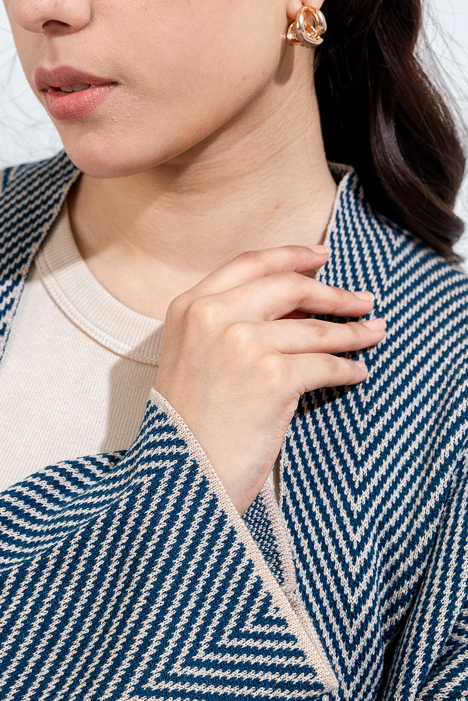 HERRINGBONE SHRUG - Image 3