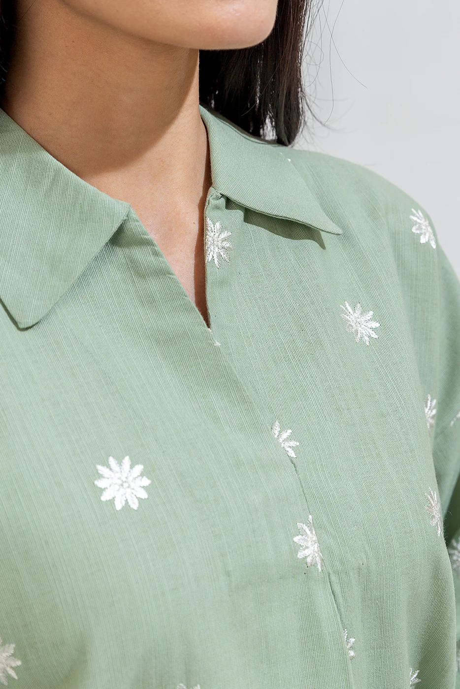 EMBROIDERED KHADDAR TOP (PRET) - Image 4