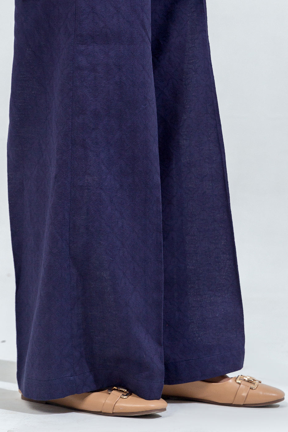 2 PIECE EMBROIDERED KHADDAR JACQUARD SUIT (PRET) - Image 4