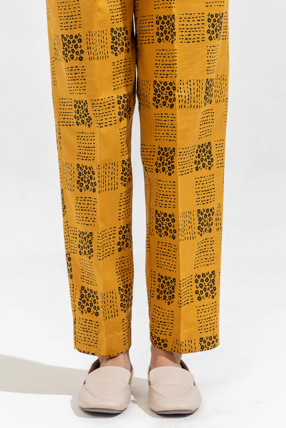 2 PIECE EMBROIDERED KHADDAR SUIT (PRET) - Image 4