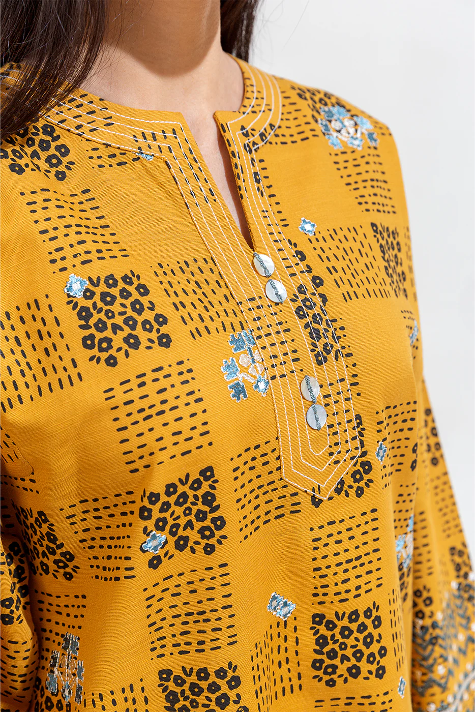 2 PIECE EMBROIDERED KHADDAR SUIT (PRET) - Image 5