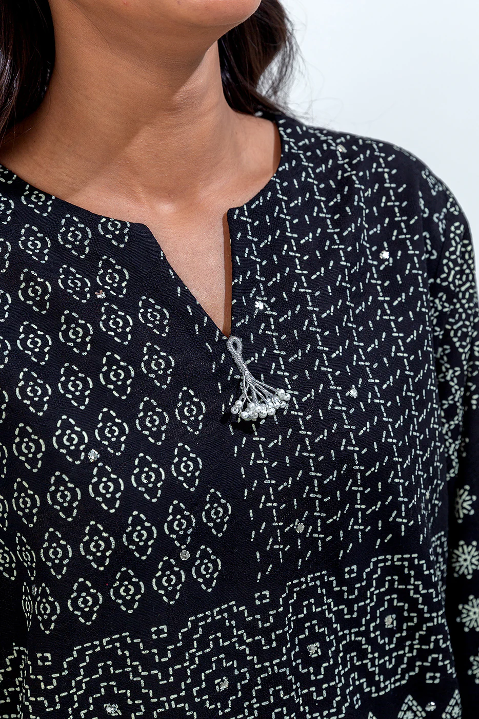 2 PIECE PRINTED KHADDAR JACQUARD SUIT (PRET) - Image 4
