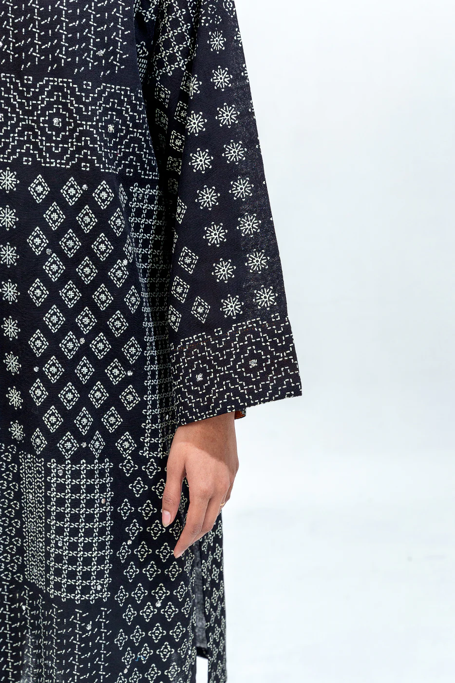 2 PIECE PRINTED KHADDAR JACQUARD SUIT (PRET) - Image 5
