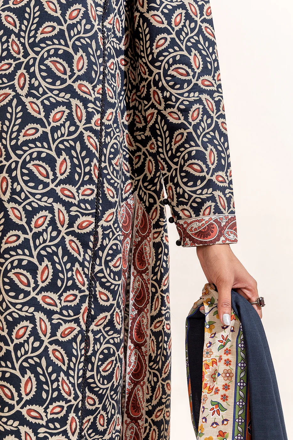 3 PIECE PRINTED KHADDAR SUIT-TRIBAL HALE (UNSTITCHED) - Image 2