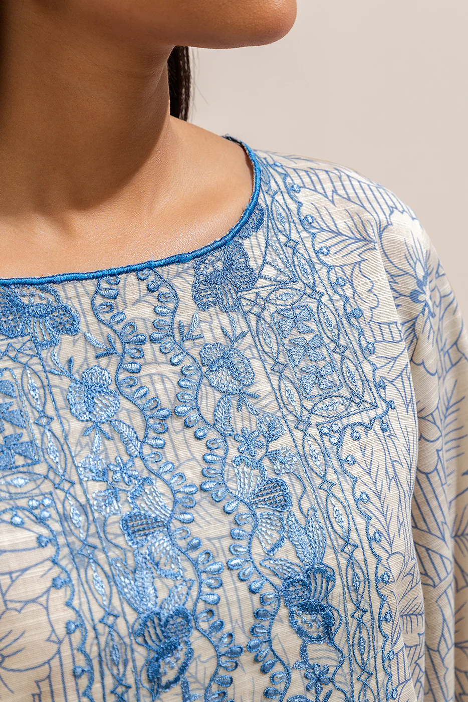 2 PIECE EMBROIDERED KHADDAR SUIT-IVORY AURA (UNSTITCHED) - Image 4