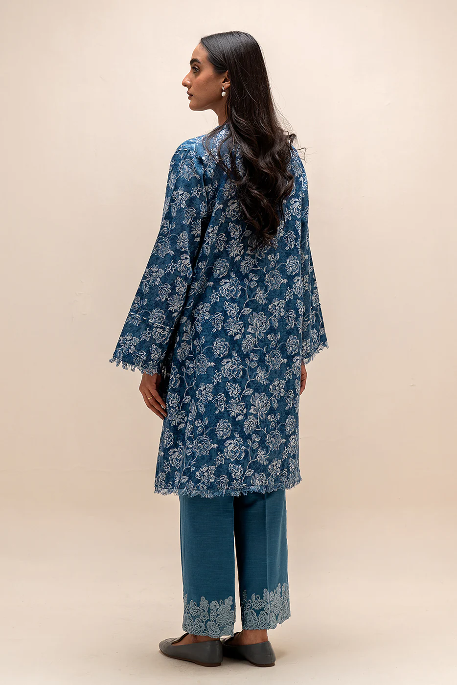 2 PIECE EMBROIDERED KHADDAR SUIT-SERENE BLUE (UNSTITCHED) - Image 3