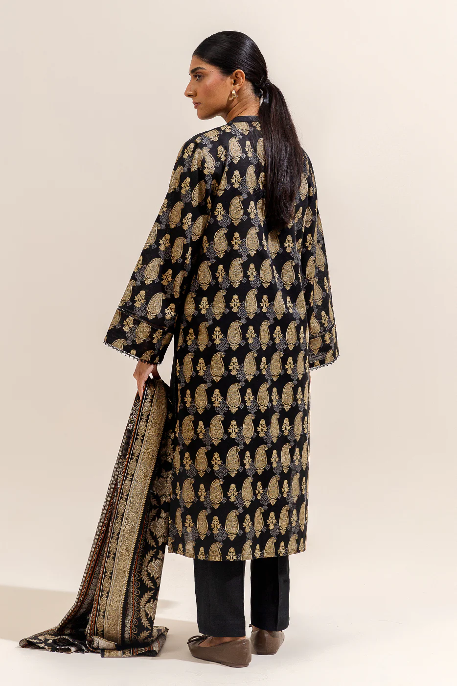 3 PIECE EMBROIDERED KHADDAR SUIT-MIDNIGHT VERVE (UNSTITCHED) - Image 4