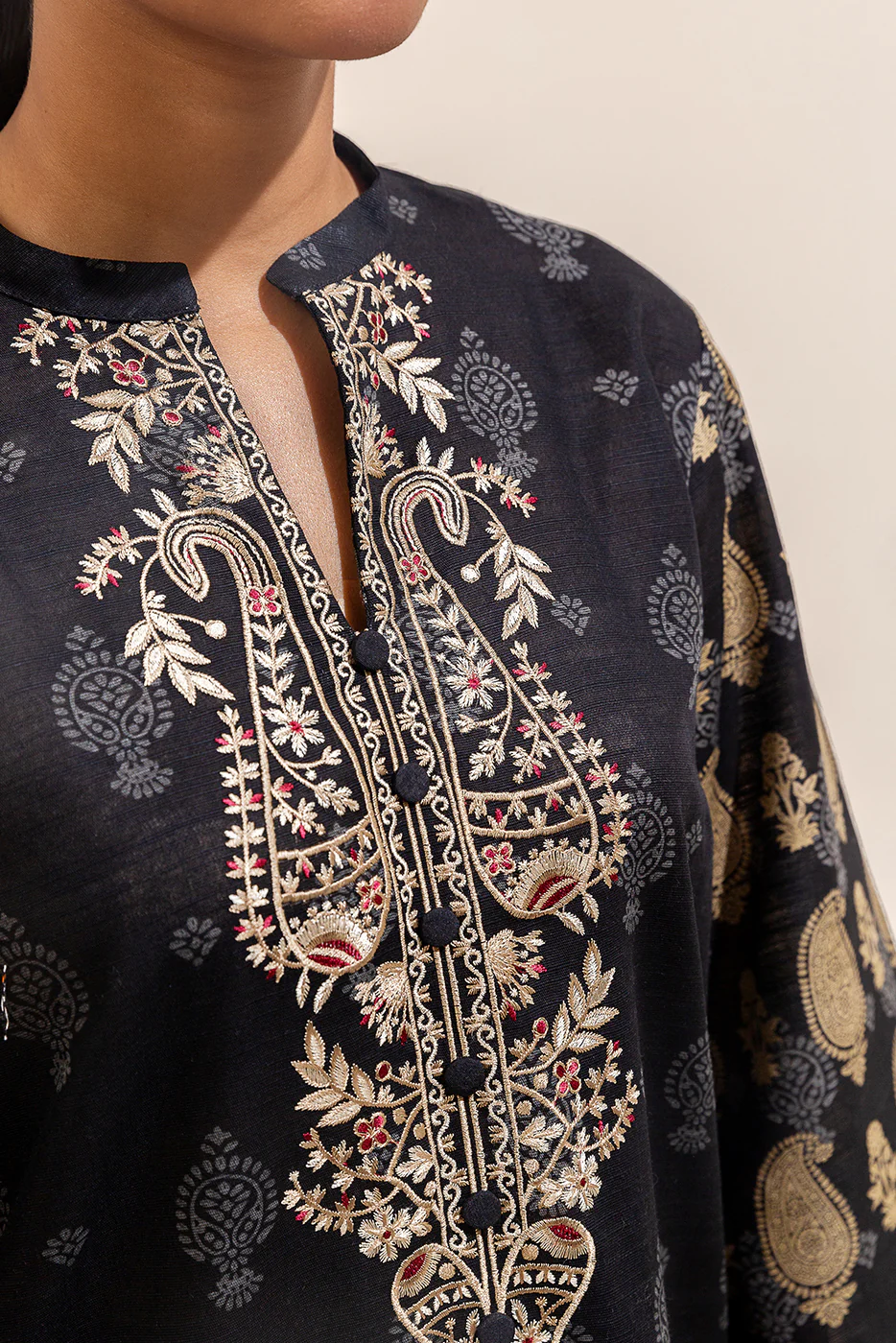 3 PIECE EMBROIDERED KHADDAR SUIT-MIDNIGHT VERVE (UNSTITCHED) - Image 5