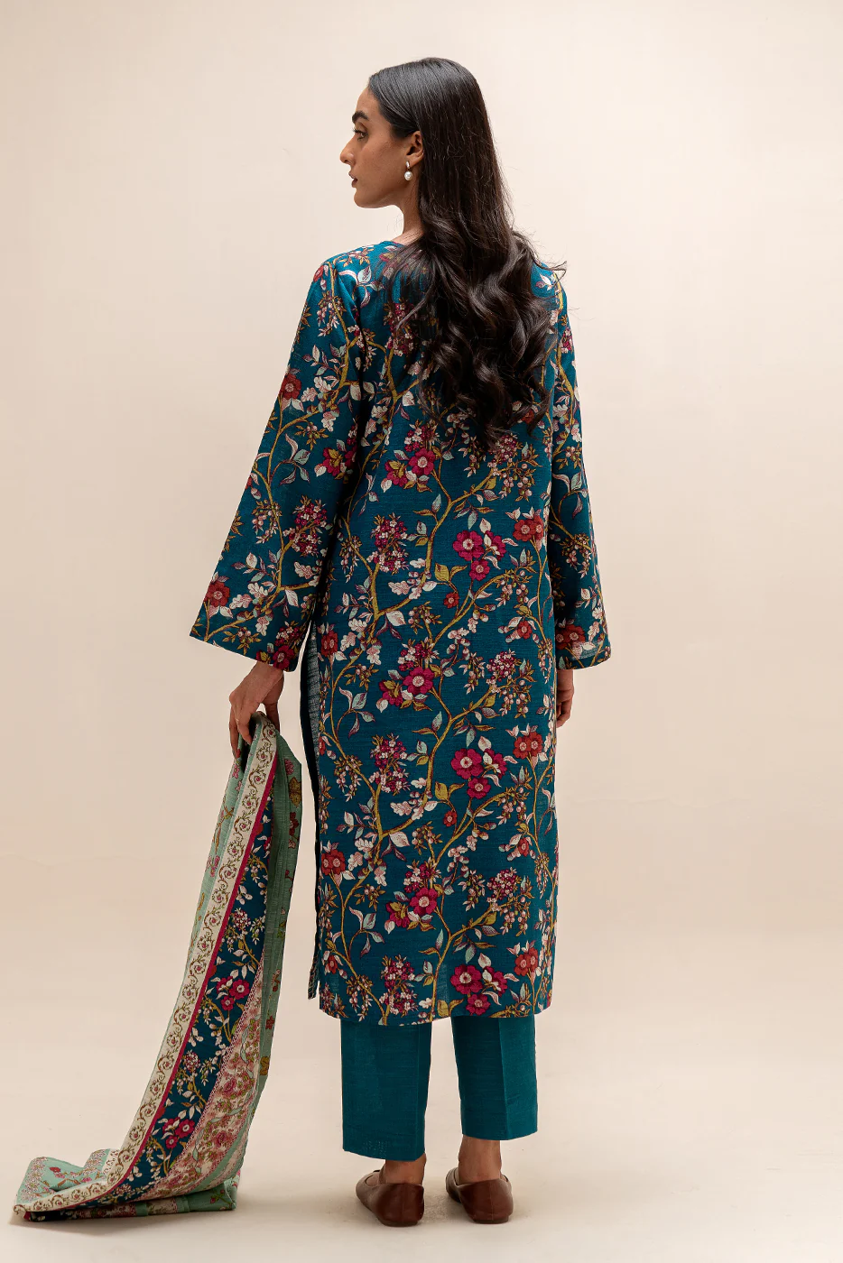 3 PIECE EMBROIDERED KHADDAR SUIT-FLORET AZURE (UNSTITCHED) - Image 3
