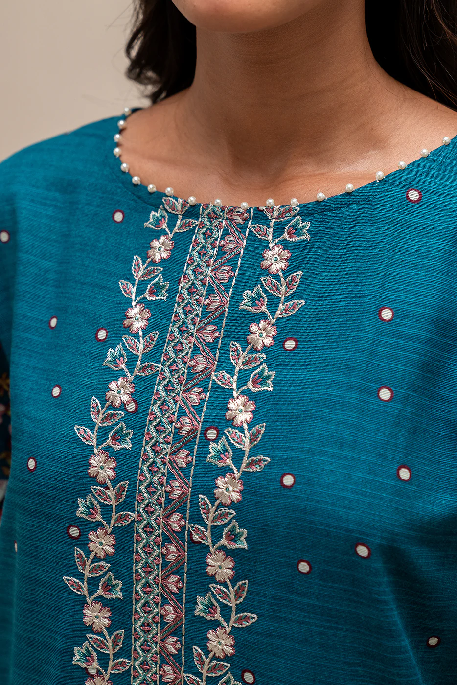 3 PIECE EMBROIDERED KHADDAR SUIT-FLORET AZURE (UNSTITCHED) - Image 4