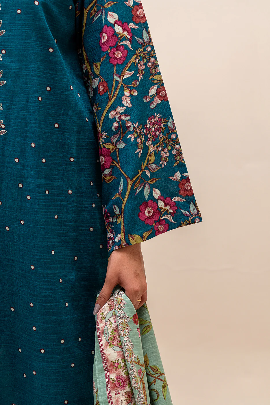3 PIECE EMBROIDERED KHADDAR SUIT-FLORET AZURE (UNSTITCHED) - Image 5